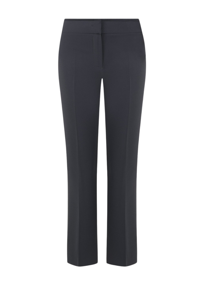 Брюки повседневные Slim Fit: приталенный силуэт, но не слишком узкий. Низкая