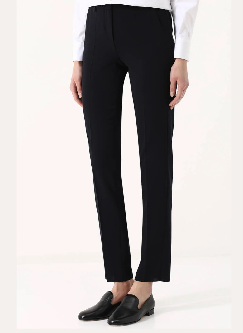 Брюки повседневные Slim Fit: приталенный силуэт, но не слишком узкий. Низкая