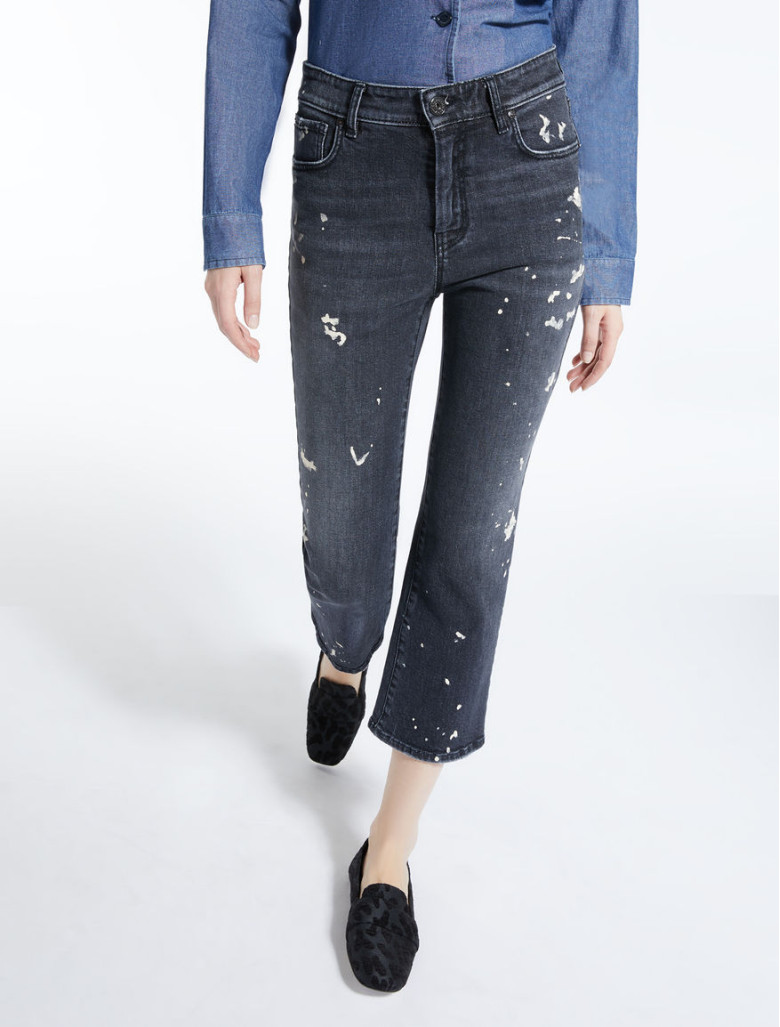 Джинсы Regular Regular Fit: классический крой, средняя свобода движений.