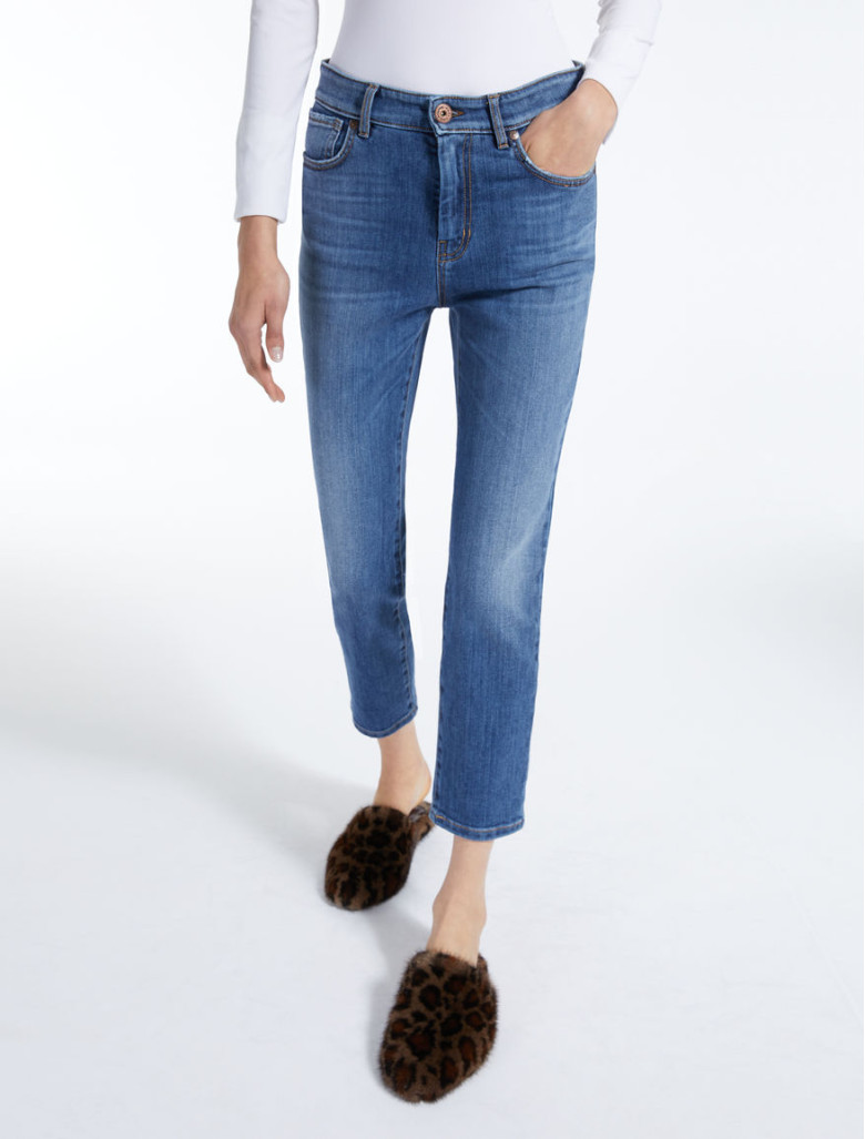 Джинсы Regular Regular Fit: классический крой, средняя свобода движений.
