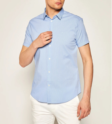 Сорочка повседневная с коротким рукавом Extra Slim Fit: очень облегающая, подчеркивающая фигуру.