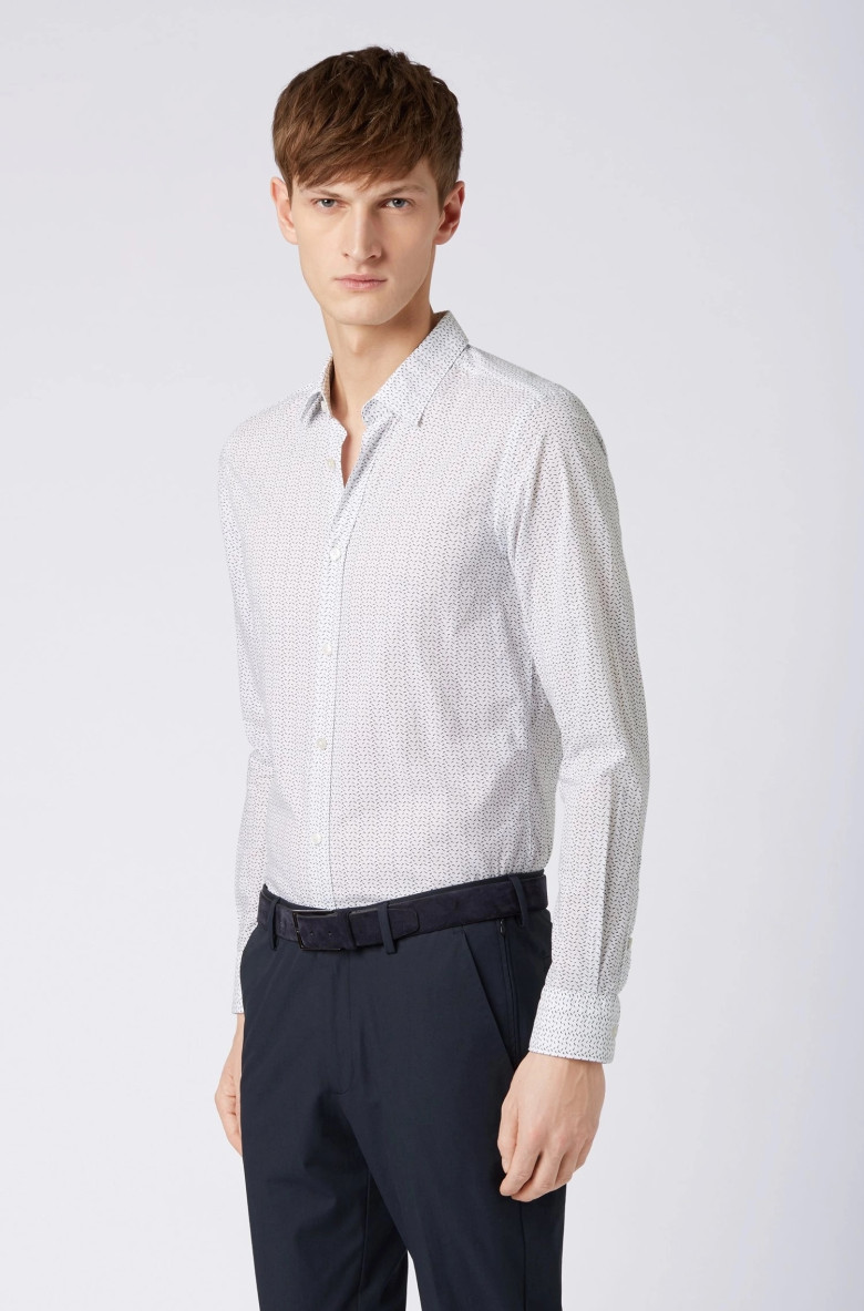 Сорочка деловая Extra Slim Fit: очень облегающая, подчеркивающая фигуру.