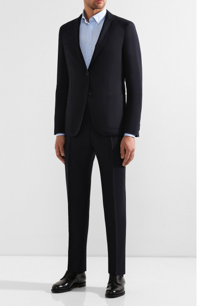 Костюм Slim Fit: приталений силует, але не надто вузький.