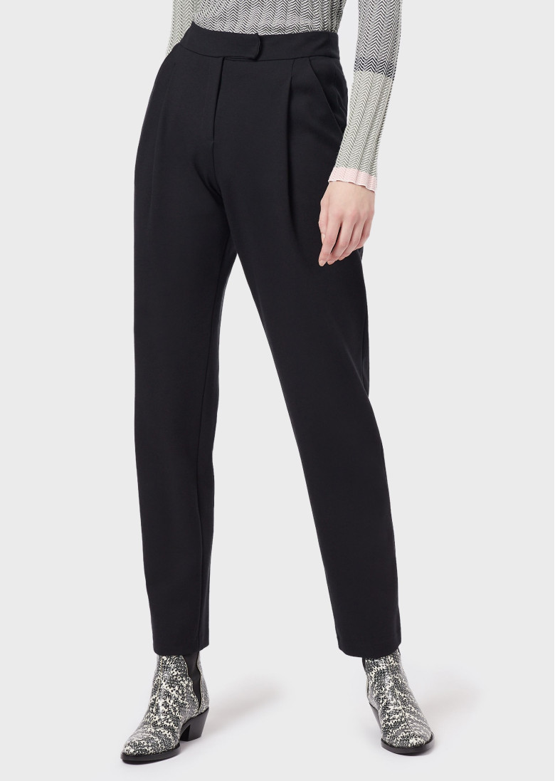 Брюки повседневные Relaxed Fit: свободный крой для максимального комфорта.