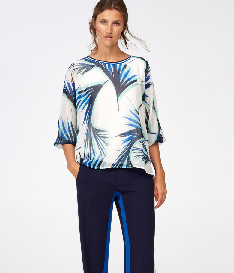 Блуза с 3/4 рукавом Relaxed Fit: свободный крой для максимального комфорта.