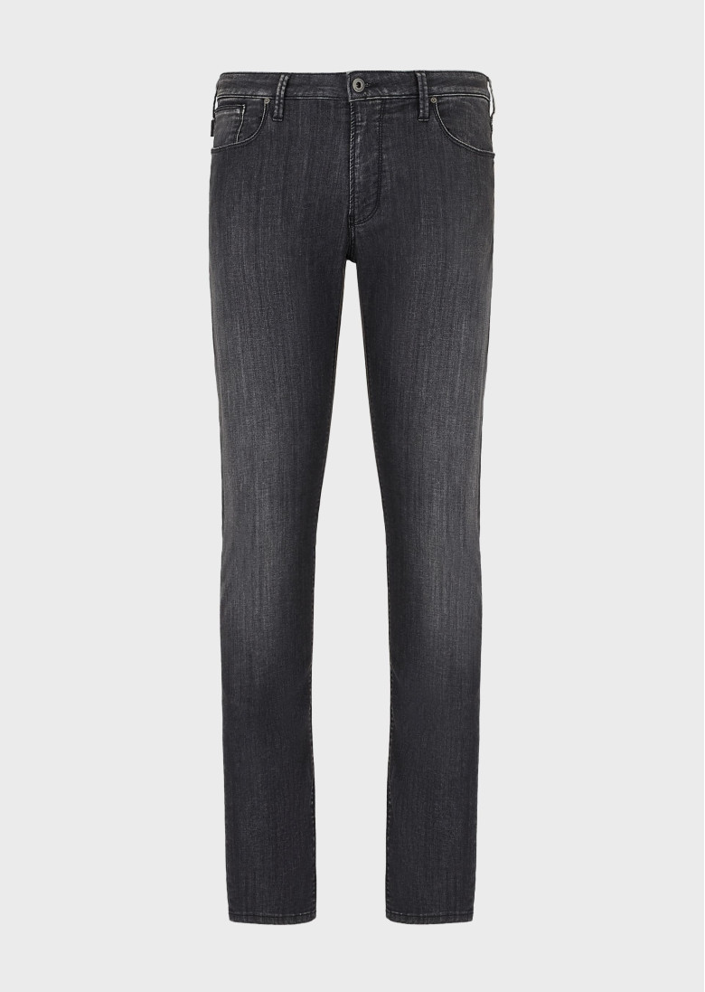 Джинси Slim Slim Fit: приталений силует, але не надто вузький. Середня