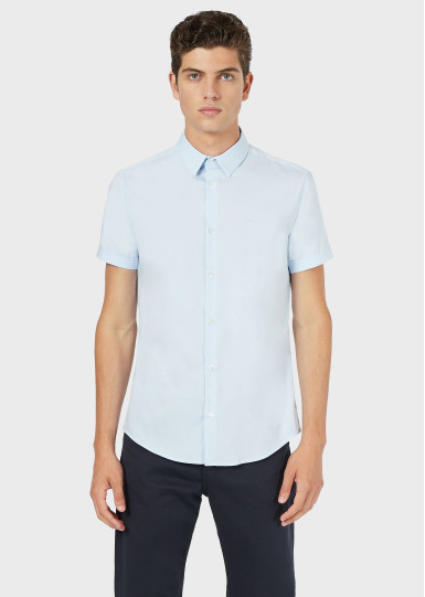 сорочка ділова з коротким рукавом Slim Fit: приталений силует, але не надто вузький.