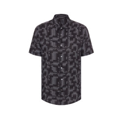 Сорочка повседневная с коротким рукавом Slim Fit: приталенный силуэт, но не слишком узкий.