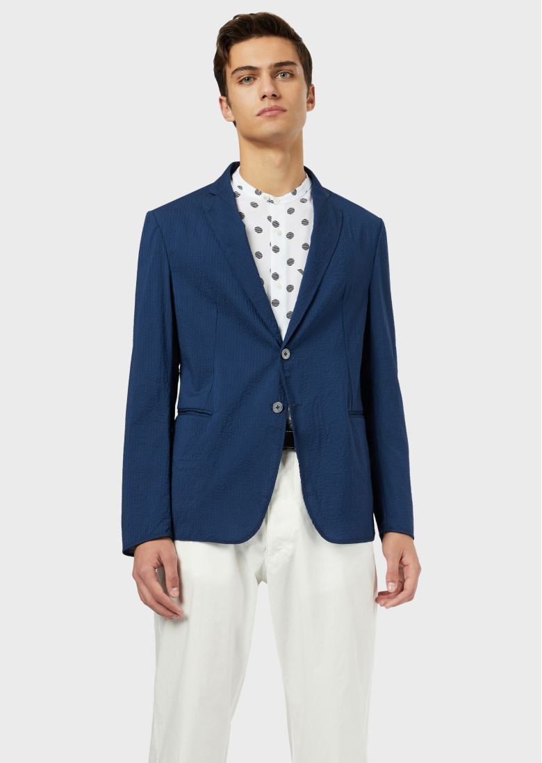 Піджак кежуал Slim Fit: приталений силует, але не надто вузький.