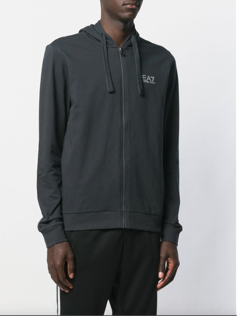 Спортивна кофта Regular Fit: класичний крій, середня свобода рухів.