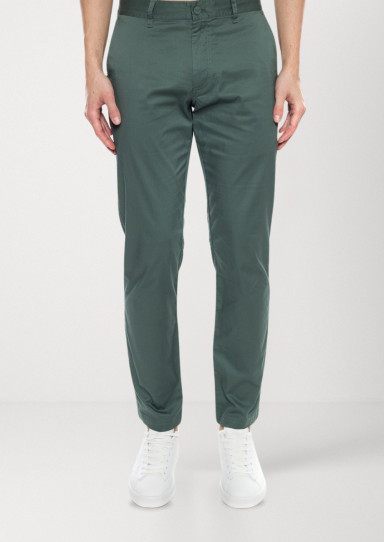 Брюки повсякденні Slim Fit: приталений силует, але не надто вузький. Середня