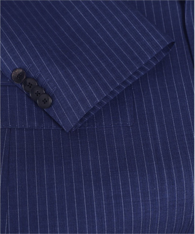 Костюм Regular Fit: класичний крій, середня свобода рухів.