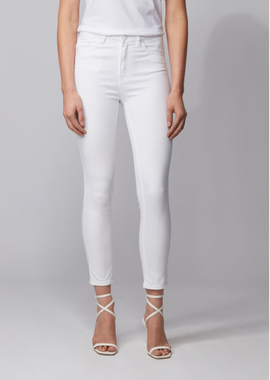 Джинсы Extra slim Extra Slim Fit: очень облегающая, подчеркивающая фигуру. Низкая