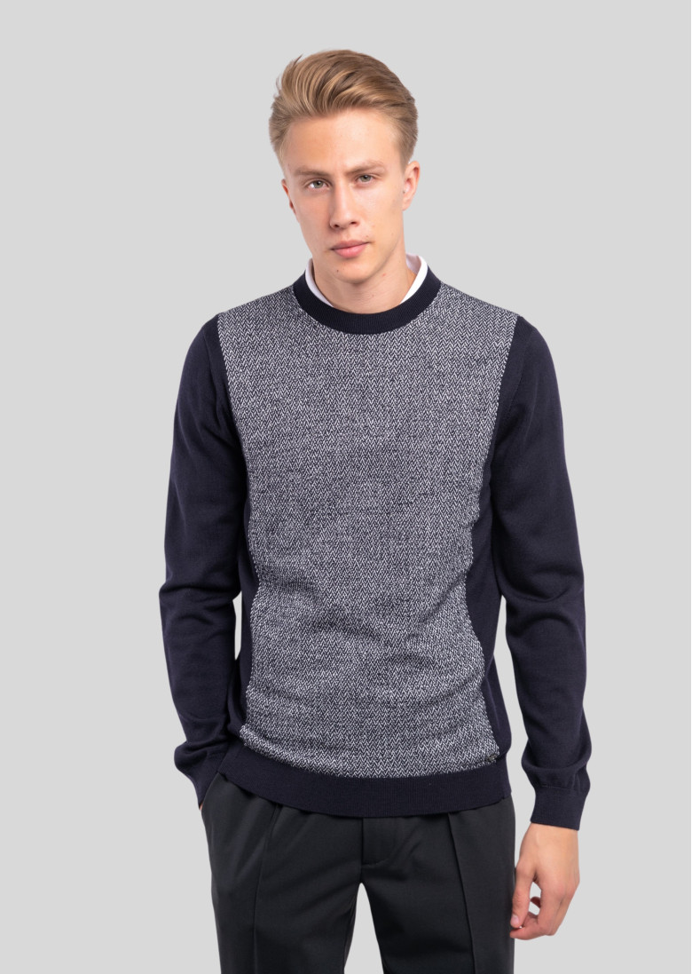 Джемпер Regular Fit: классический крой, средняя свобода движений.