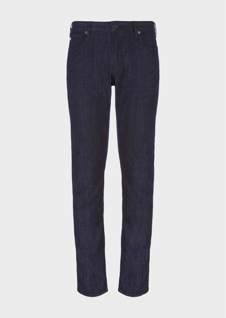 Джинси Slim Slim Fit: приталений силует, але не надто вузький. Середня