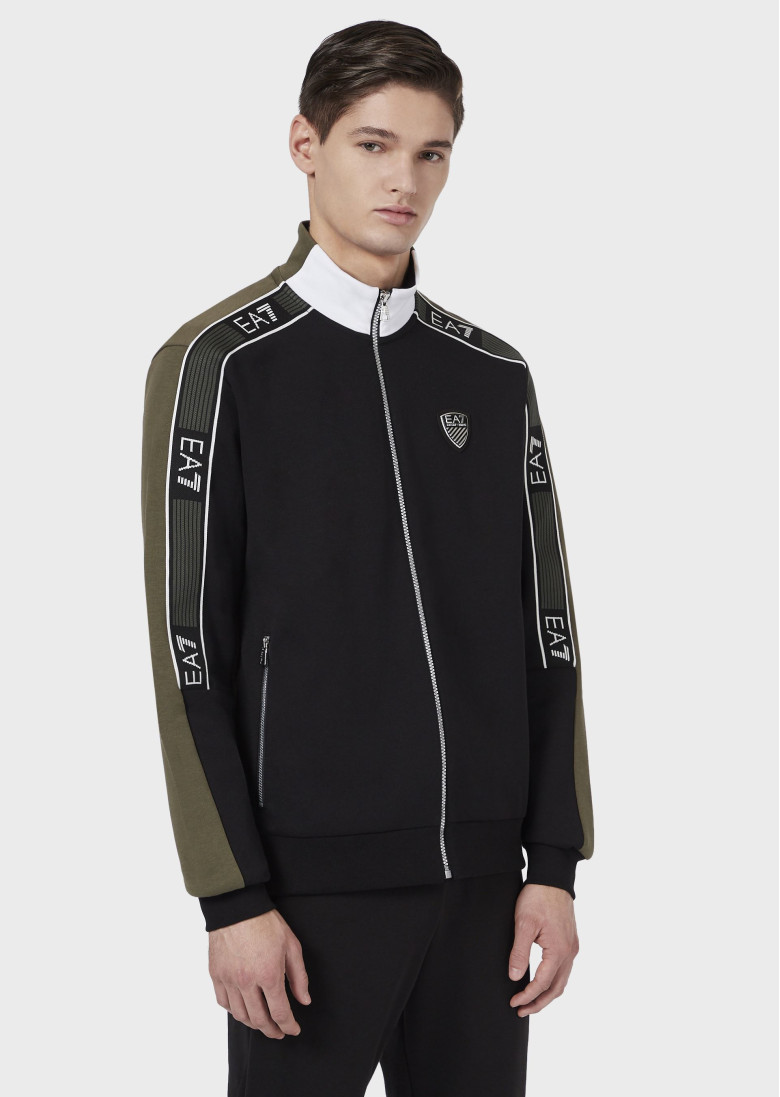 Спортивна кофта Regular Fit: класичний крій, середня свобода рухів.