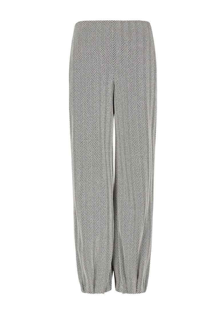Брюки fashion Slim Fit: приталений силует, але не надто вузький. Середня