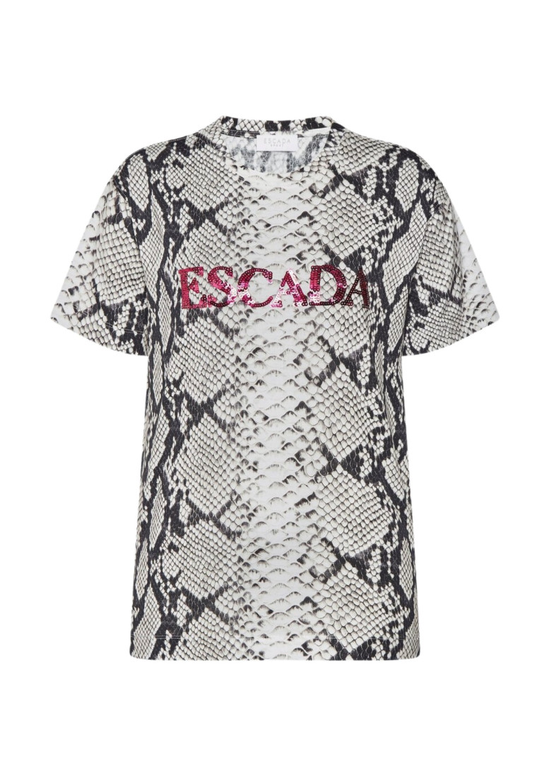 Футболка Relaxed Fit: свободный крой для максимального комфорта.