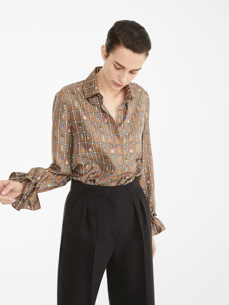 Блуза с длинным рукавом Regular Fit: классический крой, средняя свобода движений.