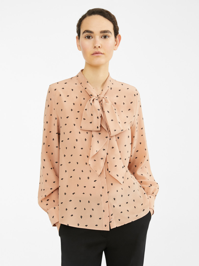 Блуза с длинным рукавом Regular Fit: классический крой, средняя свобода движений.