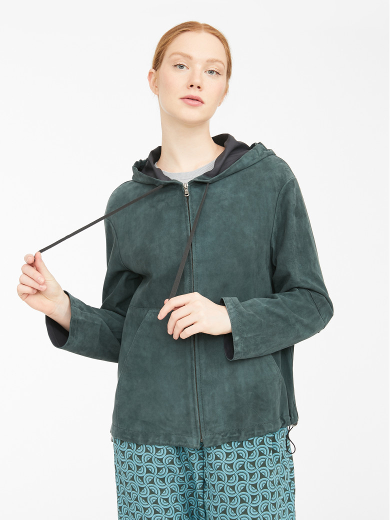 Куртка кожанная Regular Fit: классический крой, средняя свобода движений.
