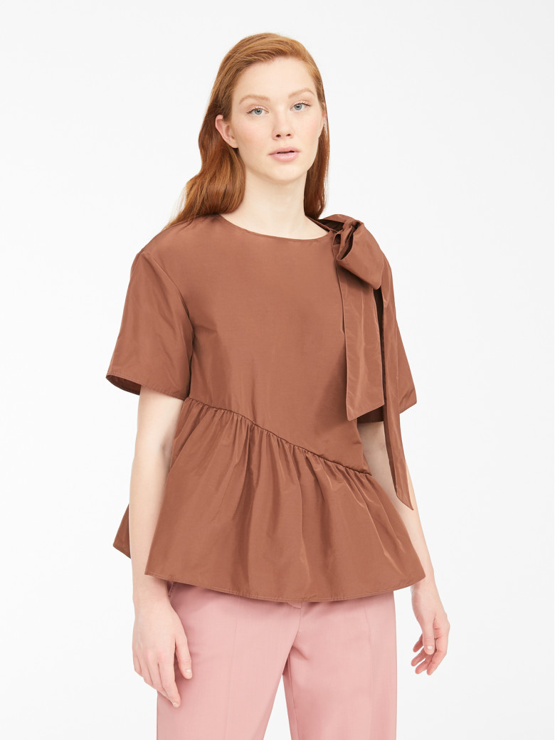 Блуза с коротким рукавом Relaxed Fit: свободный крой для максимального комфорта.