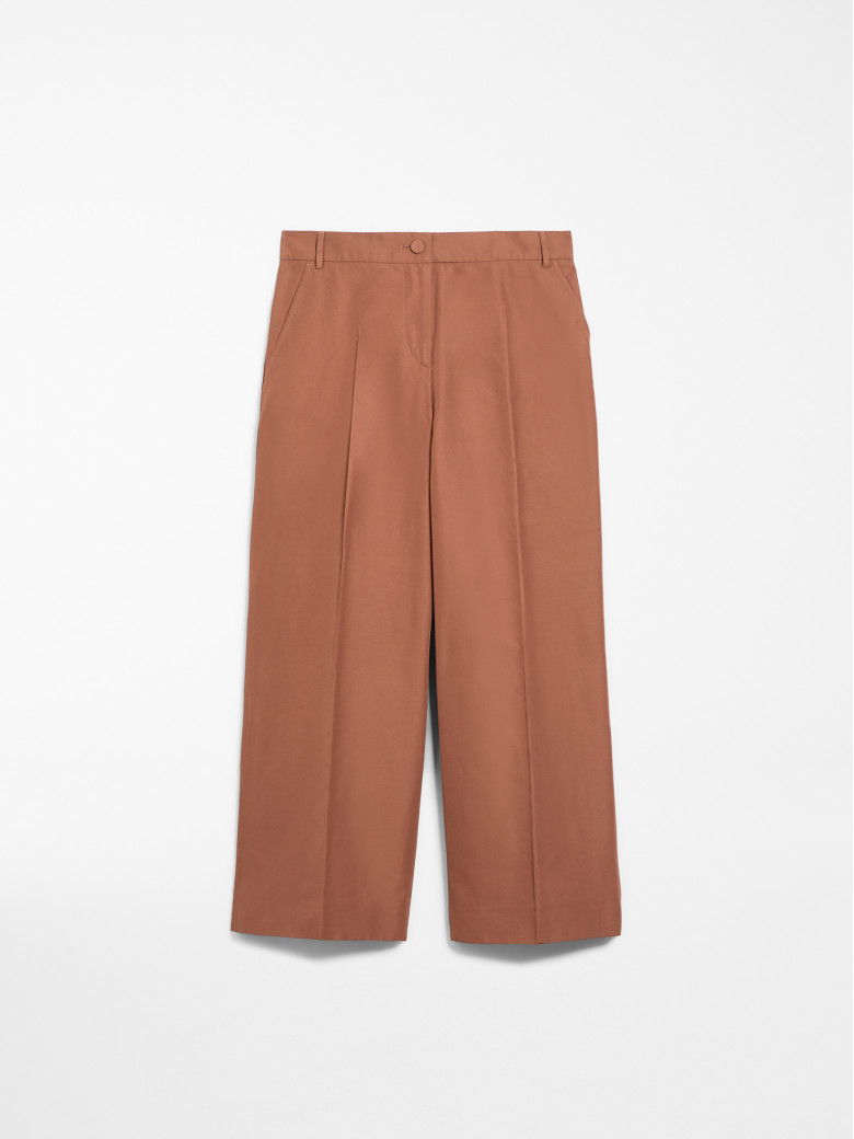 Брюки повседневные Regular Fit: классический крой, средняя свобода движений.