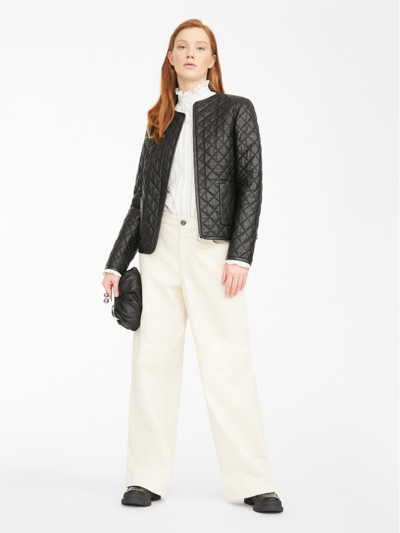 Куртка кожанная Regular Fit: классический крой, средняя свобода движений.