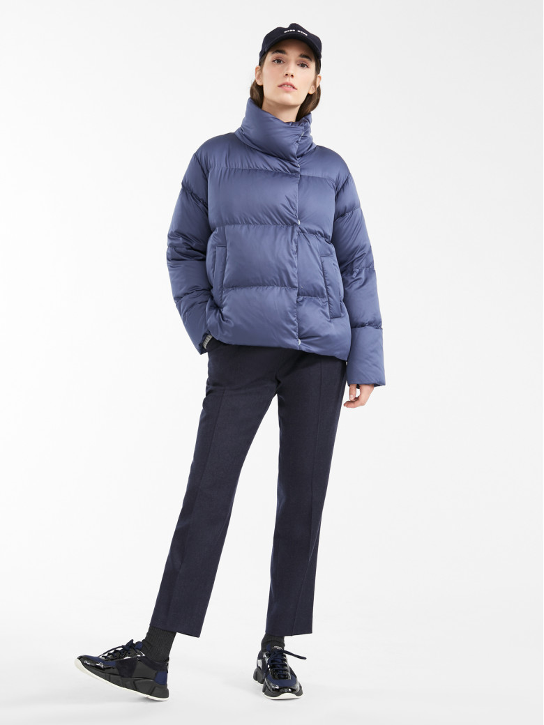 Брюки повседневные Regular Fit: классический крой, средняя свобода движений. Низкая