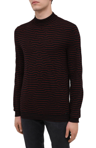 Джемпер Slim Fit: приталений силует, але не надто вузький.