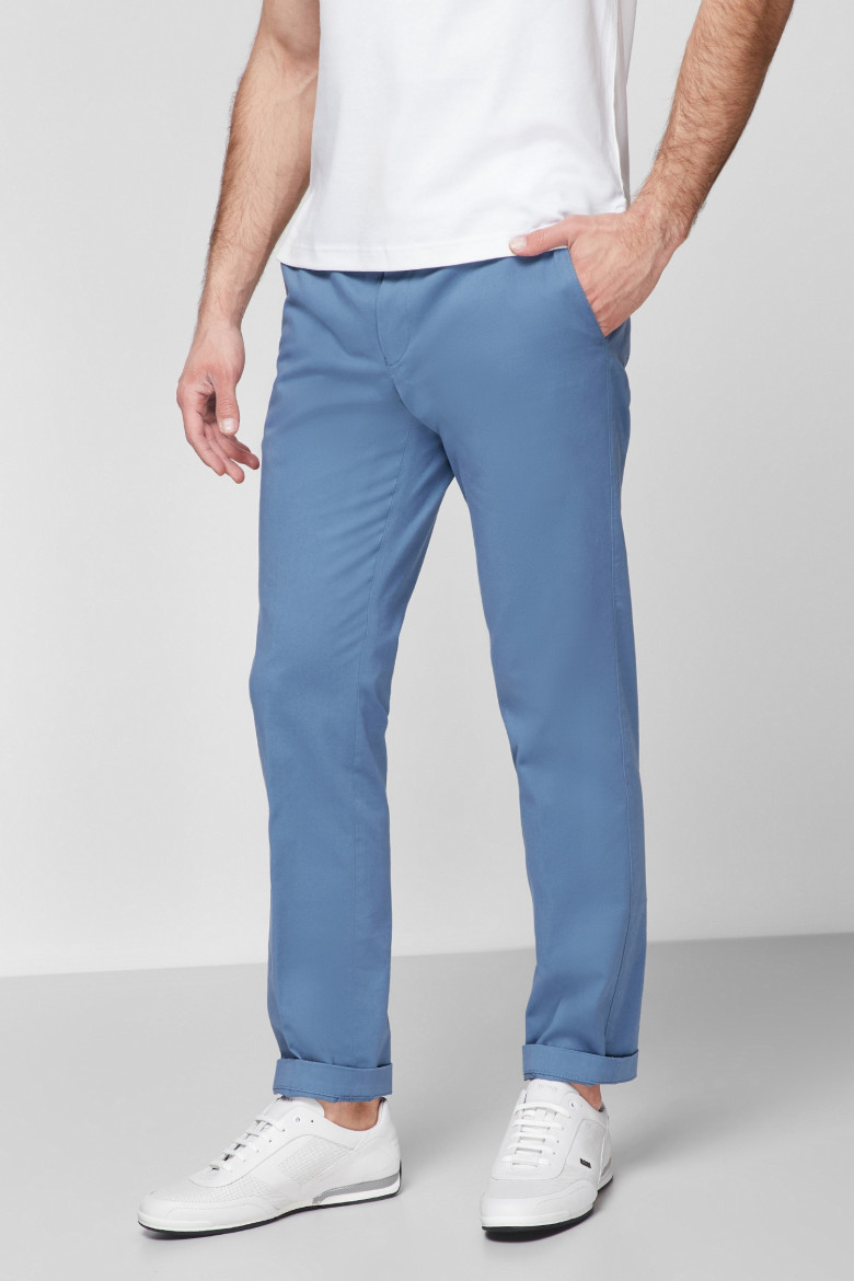 Брюки повседневные Slim Fit: приталенный силуэт, но не слишком узкий. Средняя