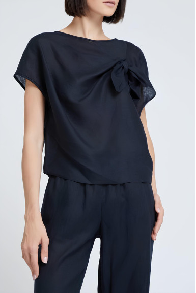 Блуза з коротким рукавом Slim Fit: приталений силует, але не надто вузький.