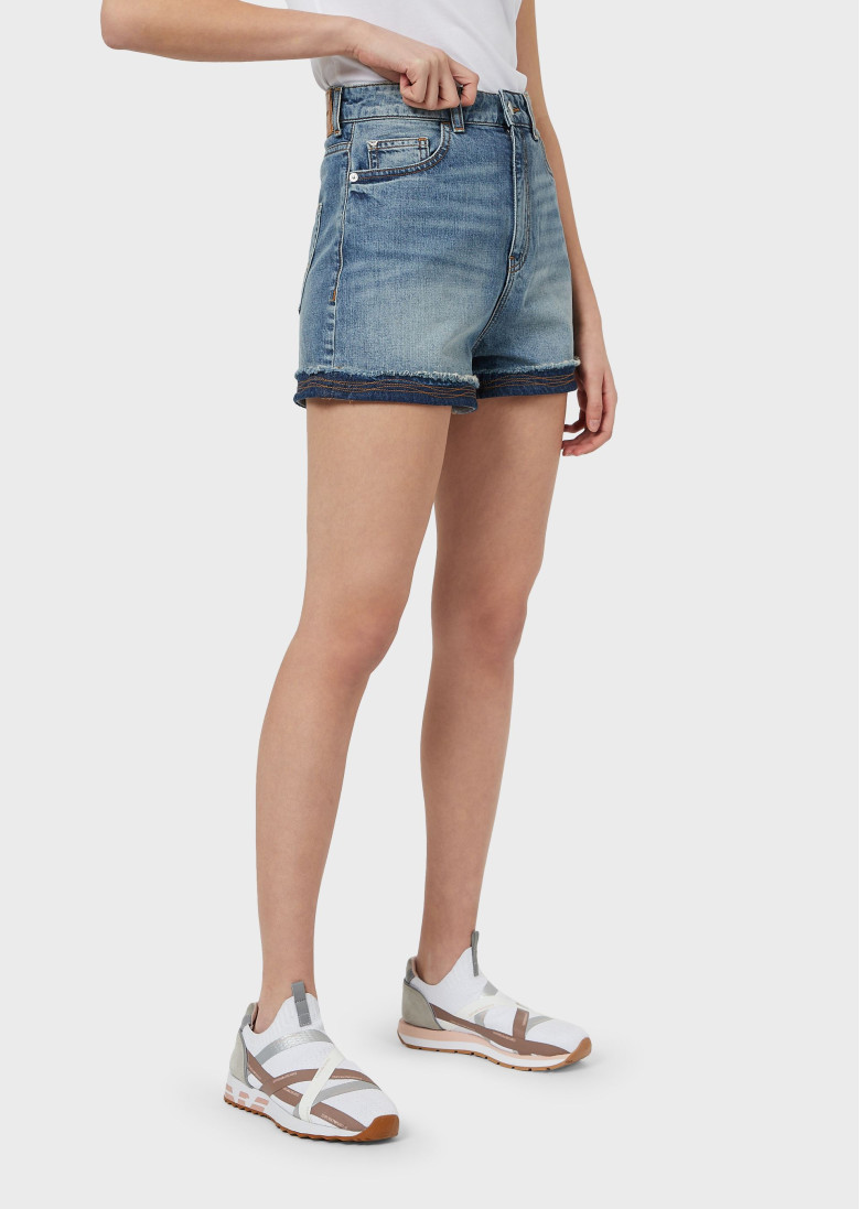 Шорты джинсовые Regular Fit: классический крой, средняя свобода движений.