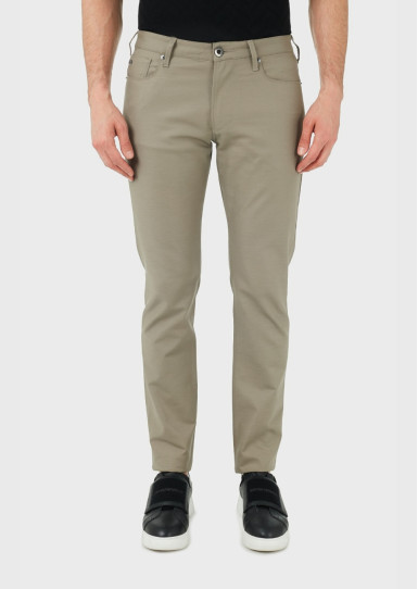 Брюки 5 карманов Slim Slim Fit: приталенный силуэт, но не слишком узкий. Низкая