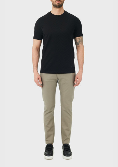 Брюки 5 карманов Slim Slim Fit: приталенный силуэт, но не слишком узкий. Низкая