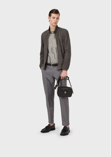 Брюки класичні Slim Fit: приталений силует, але не надто вузький. Середня