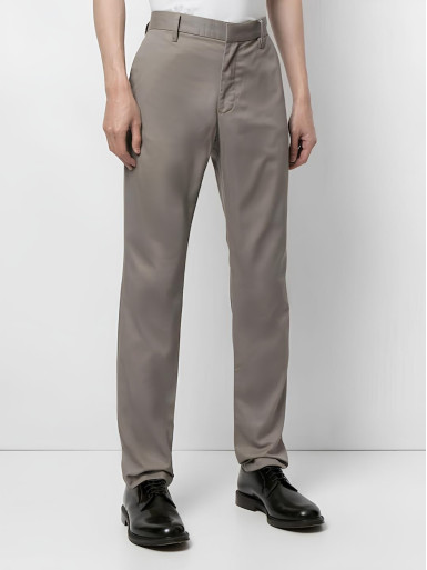 Брюки повсякденні Slim Fit: приталений силует, але не надто вузький. Середня