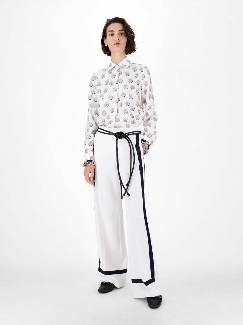 Блуза с длинным рукавом Regular Fit: классический крой, средняя свобода движений.