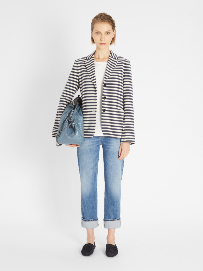 Джинсы Regular Regular Fit: классический крой, средняя свобода движений.