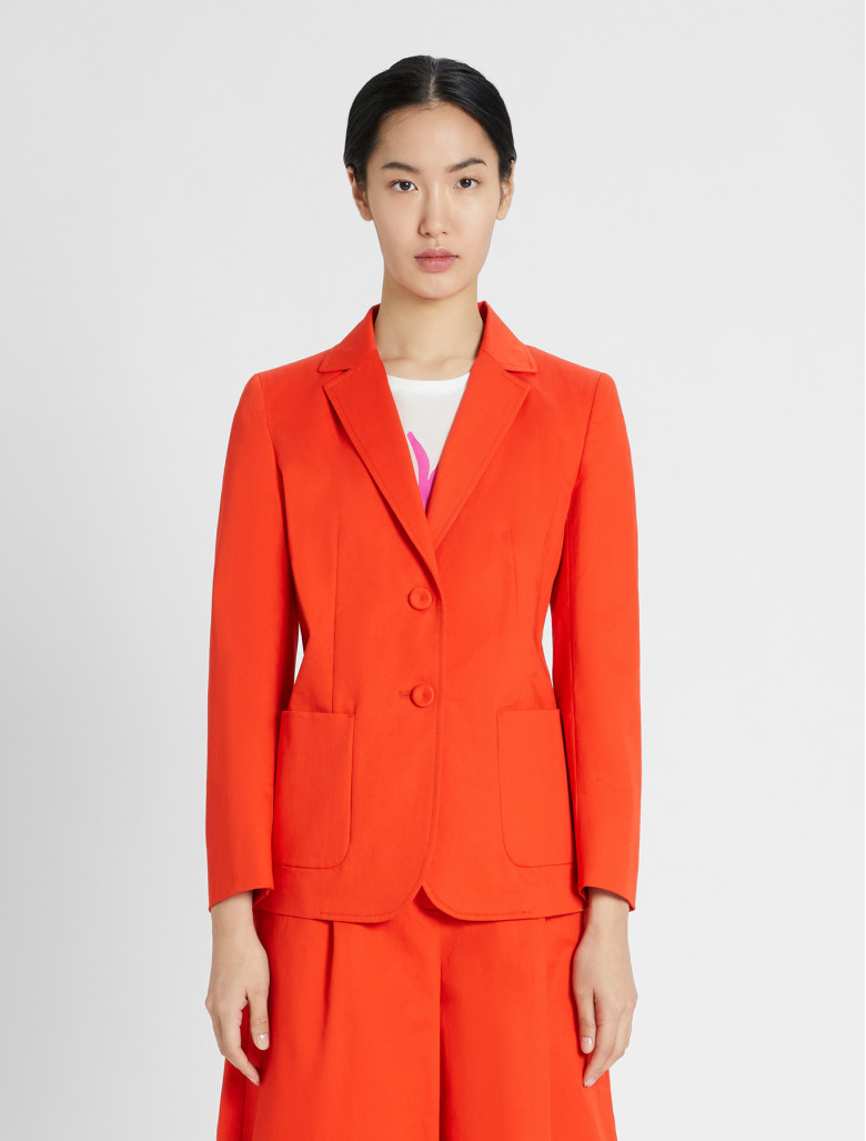 Жакет костюмный Regular Fit: классический крой, средняя свобода движений.