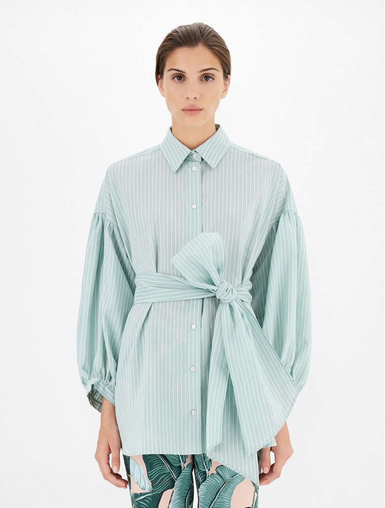 Рубашка с длинным рукавом Regular Fit: классический крой, средняя свобода движений.