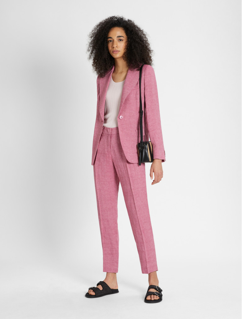 Брюки костюмные Regular Fit: классический крой, средняя свобода движений. Средняя