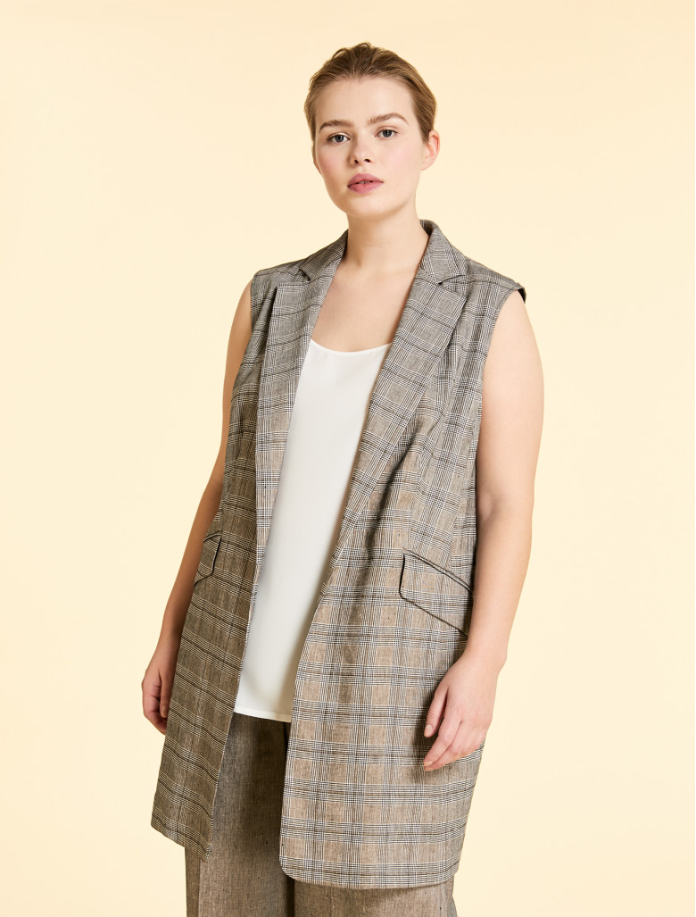 Жилет Regular Fit: класичний крій, середня свобода рухів.