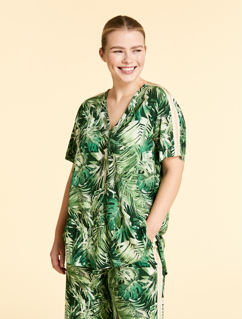 Блуза с коротким рукавом Regular Fit: классический крой, средняя свобода движений.