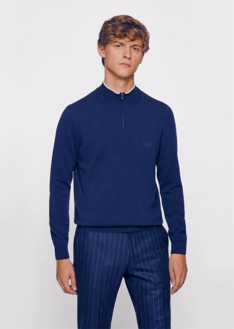 Джемпер Regular Fit: классический крой, средняя свобода движений.