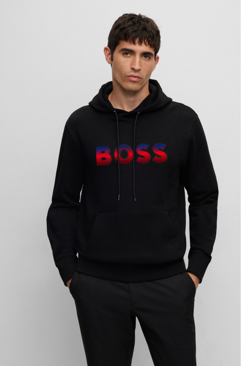 Худи Regular Fit: классический крой, средняя свобода движений.