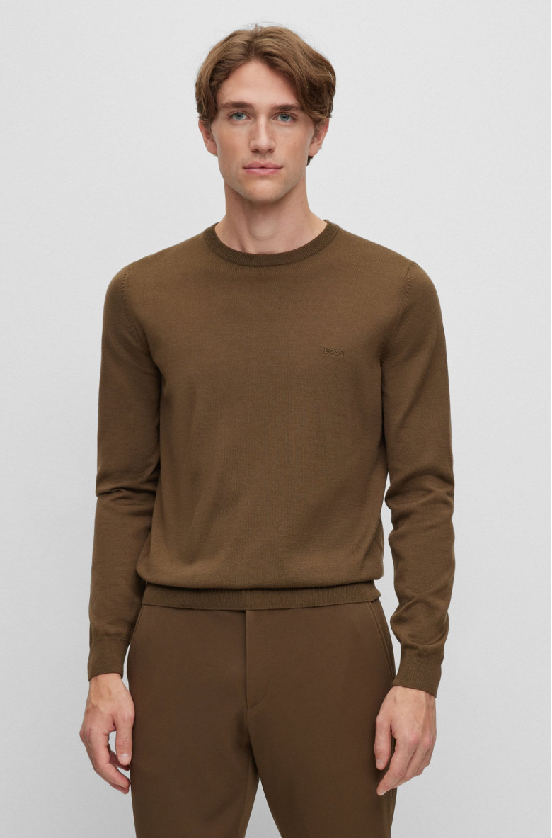 Джемпер Regular Fit: класичний крій, середня свобода рухів.