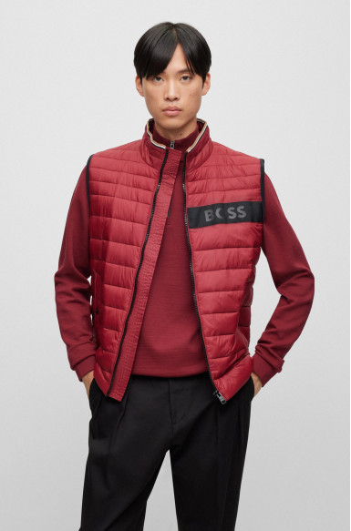 Жилет Regular Fit: классический крой, средняя свобода движений.