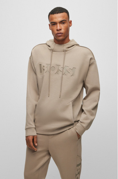 Худи Relaxed Fit: свободный крой для максимального комфорта.