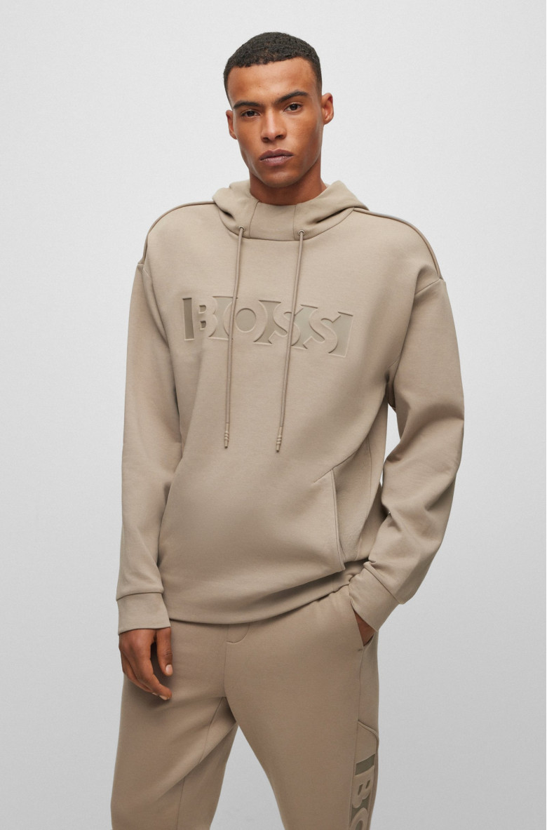 Худи Relaxed Fit: свободный крой для максимального комфорта.